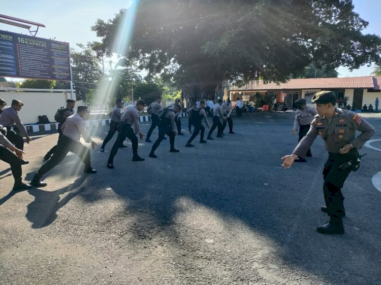 Kasat Samapta Pimpin Anggotanya Laksanakan Latihan Beladiri Polri.