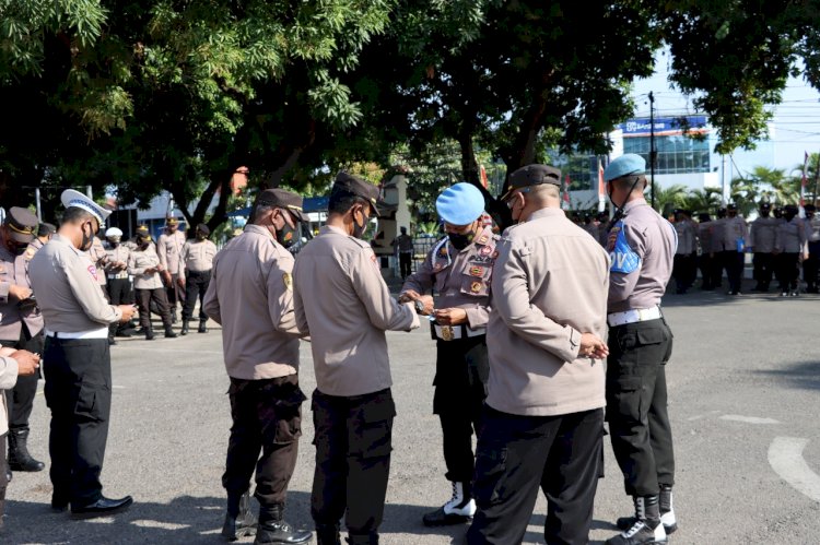 Usai Apel Pagi, Kasipropam Bersama Anggota Provos Lakukan Pemeriksaan Sikap Tampang Dan Kelengkapan Anggota