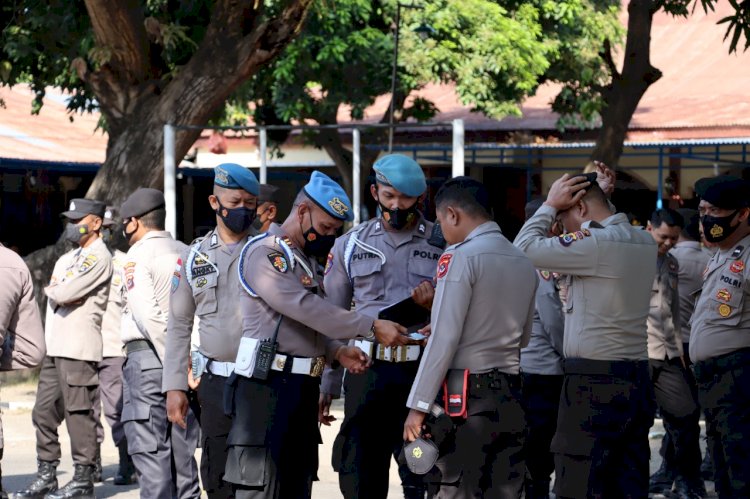 Usai Apel Pagi, Kasipropam Bersama Anggota Provos Lakukan Pemeriksaan Sikap Tampang Dan Kelengkapan Anggota