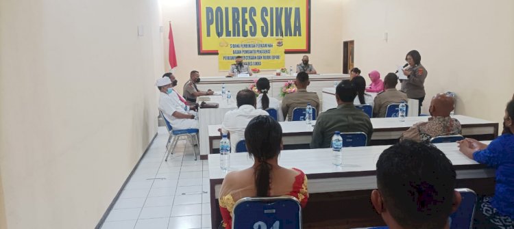 Pimpin Sidang BP4-R, Wakapolres Sikka Berikan Nasehat Perkawinan Kepada Pasangan Calon Suami Istri