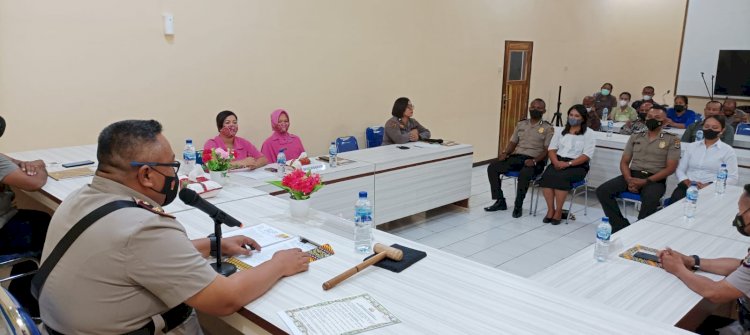 Pimpin Sidang BP4-R, Wakapolres Sikka Berikan Nasehat Perkawinan Kepada Pasangan Calon Suami Istri