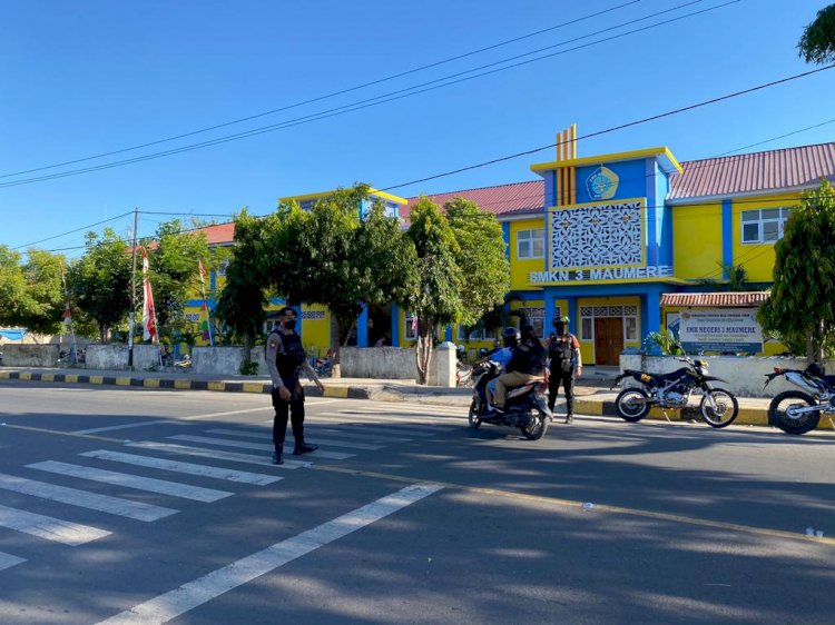 Ciptakan Lalu Lintas Lancar Dan Kamtibmas Yang Aman, Sat Samapta Polres Sikka Laksanakan Patroli Dan Pengaturan Strong Point