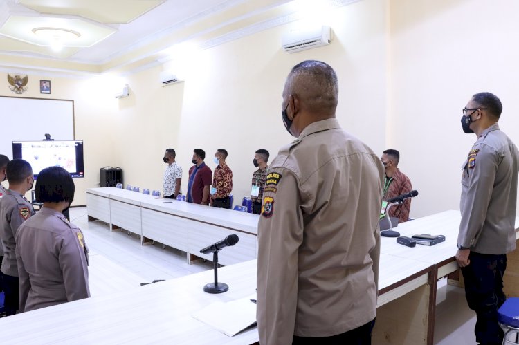 Penandatanganan Pakta Integritas dan Sumpah Casis Tamtama Polri T.A. 2023 Digelar Virtual di Ruang PPKO Polres Sikka