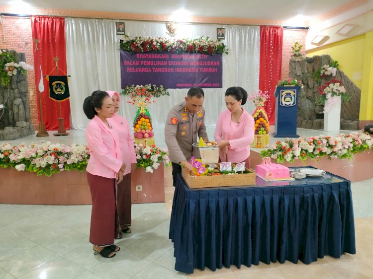 Kapolres Sikka Hadiri Syukuran Hari Kesatuan Gerak Bhayangkari (HKGB) Ke 70