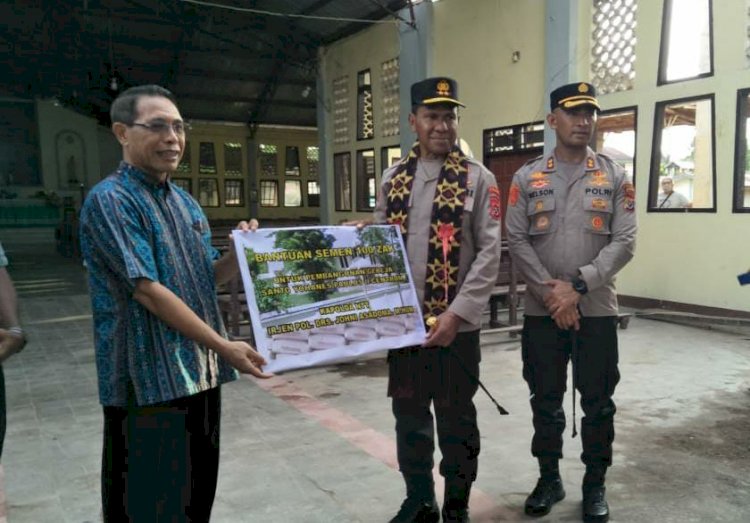 Kapolda NTT Berikan Bantuan 100 Sak Semen Untuk Gereja Santo Yohanes Paulus II Centrum Maumere