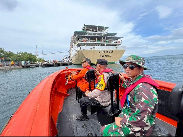 Kapolres Sikka, Dandim 1603 Sikka dan Kepala Basarnas pantau situasi pesisir teluk maumere