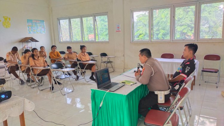 Satlantas Polres Sikka Gelar Gelar Police Goes To School