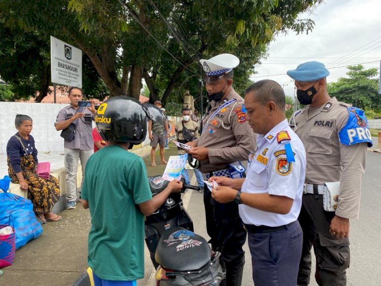 Hari Pertama Operasi Keselamatan, Tim Gabungan Laksanakan Operasi Depan Mapolres Sikka