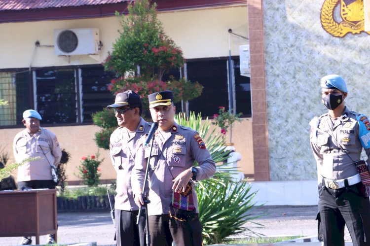 Dukung Kebijakan Kapolda NTT, Personil Polres Sikka Serentak Kenakan Tas Selempang Khas Daerah NTT Produk UMKM