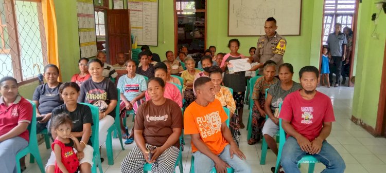 Bhabinkamtibmas Polsek Nita Laksanakan Pengamanan Pembagian BLT DD di Desa Tilang