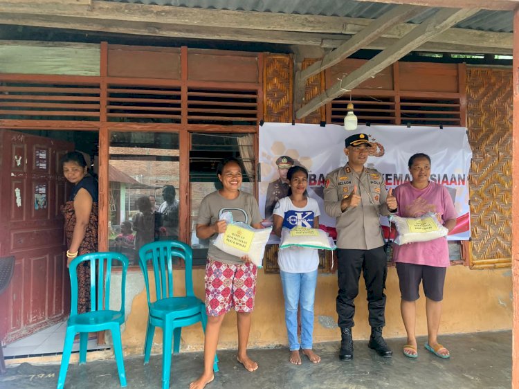 Polda NTT melalui Polres Sikka dan Ende Salurkan Bantuan Kemanusian dari Kapolri untuk Masyarakat