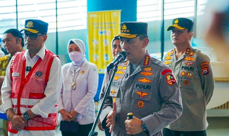 Tinjau Pelabuhan Merak, Kapolri Pastikan Siapkan Upaya Wujudkan Mudik Aman untuk Masyarakat