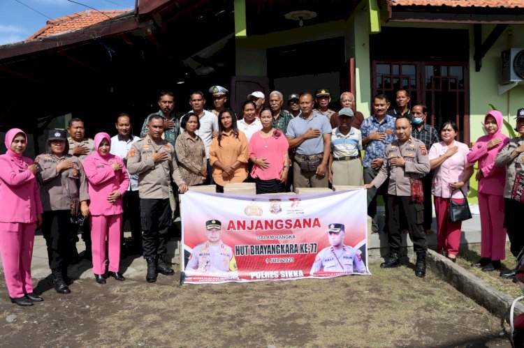 Anjangsana Hari Bhayangkara ke-77, Kapolres Sikka Kunjungi Purnawirawan Polri dan Warakawuri