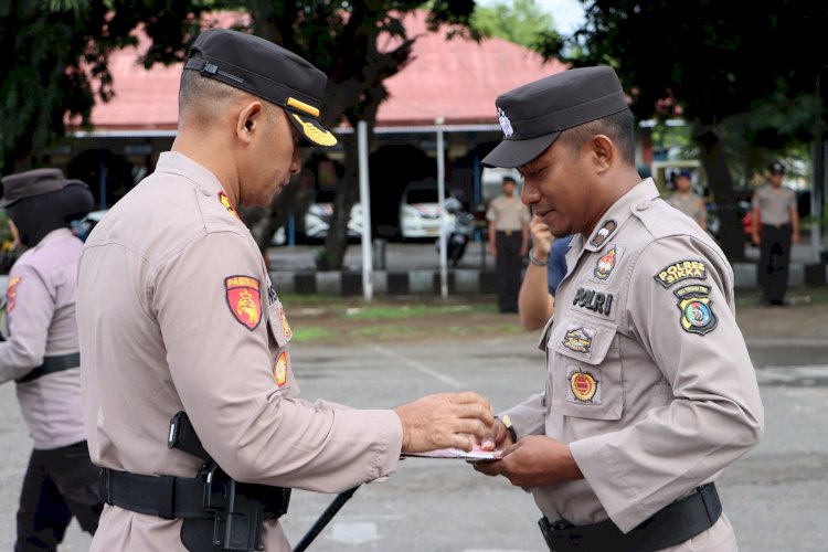 Kapolres Sikka Pimpin Upacara Korps Raport Kenaikan Pangkat Periode 1 Juli 2023