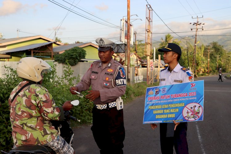 Hari kedua Operasi Patuh Turangga 2023, Sat Lantas Polres Sikka Semakin Intensifkan Sosialisasi Dan Edukasi