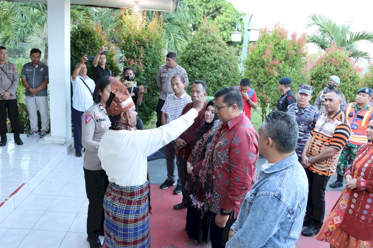 Forkopimda dan PJU Polres Sambut Kedatangan Kapolres Sikka Yang Baru di Nian Tana Sikka