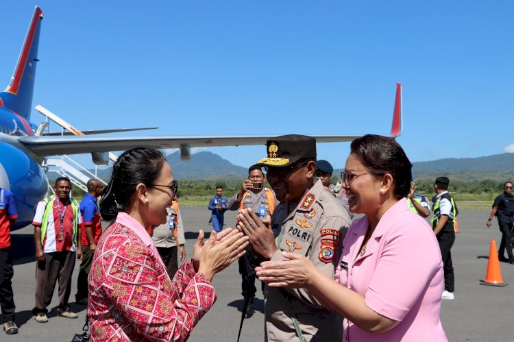 Tiba Di Nian Tana Sikka, Ketua Umum Bhayangkari Ny. Juliati Sigit Prabowo Kunjungi TK Kemala Bhayangkari dan Lepo Lorun