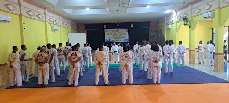 Syarat Naik Pangkat, Anggota Polres Sikka dan Brimob Yon B Pelopor Maumere Ikut Ujian Bela Diri Polri