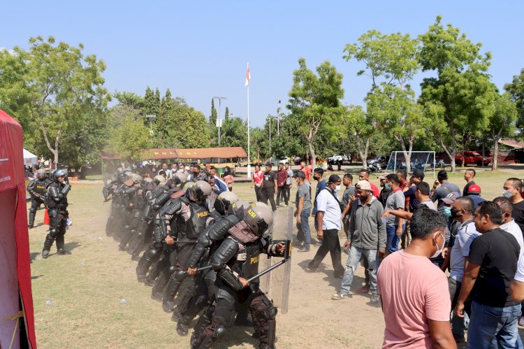 Kesiapan Pengamanan Pemilu 2024, Polres Sikka dan Brimob Yon B Pelopor Maumere Latihan Sispamkota