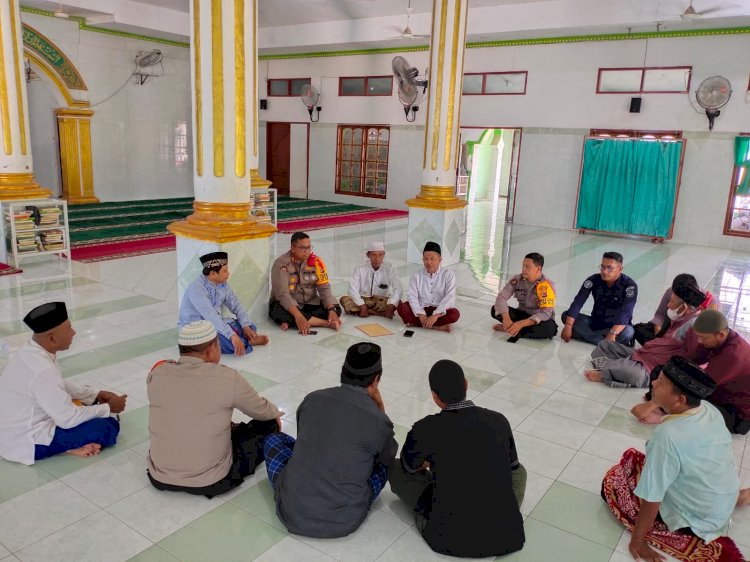 Disambangi Kapolres, Ketua MUI Kab. Sikka Dukung Polres Sikka Wujudkan Pemilu Damai