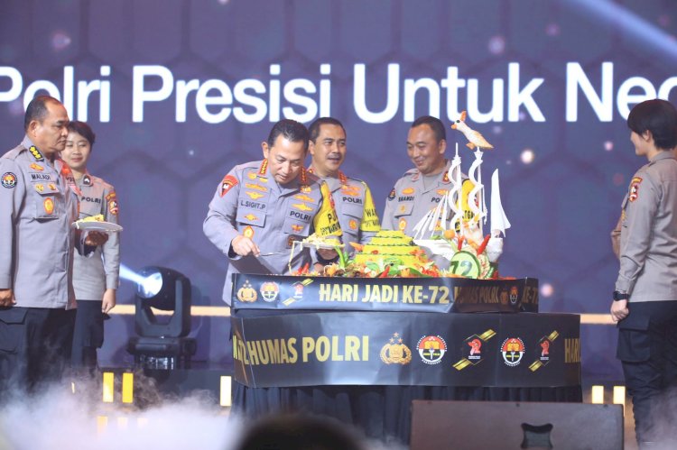 Dua Hadiah Untuk Divisi Humas Polri Dari Kapolri