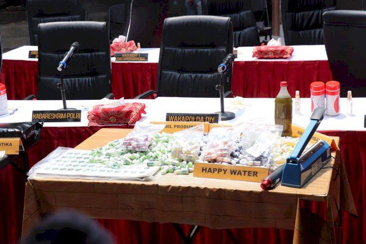 Bareskrim Bongkar Peredaran Gelap Narkoba Modus Keripik Pisang
