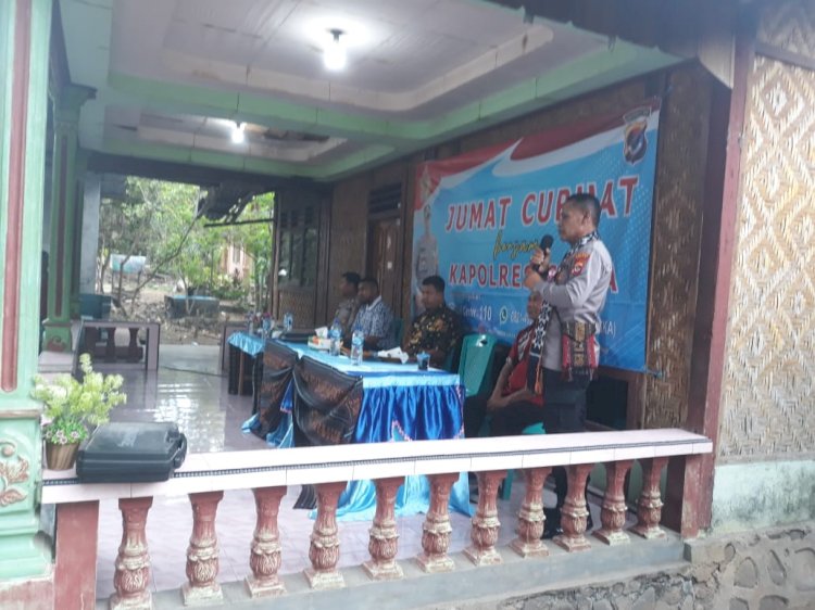 Kasat Binmas Laksanakan Jumat Curhat Bersama Warga Nitakloang
