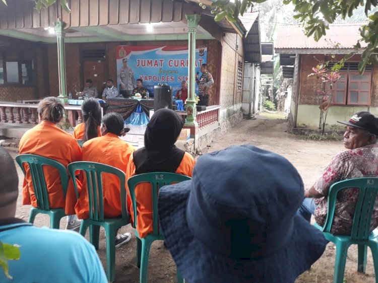 Kasat Binmas Laksanakan Jumat Curhat Bersama Warga Nitakloang