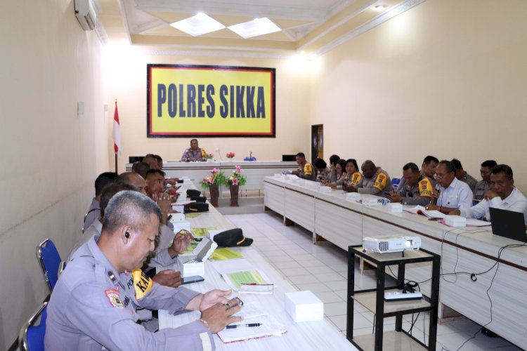 Kabag Ops Pimpin Anev Bulanan Di Ruang PPKO Polres Sikka