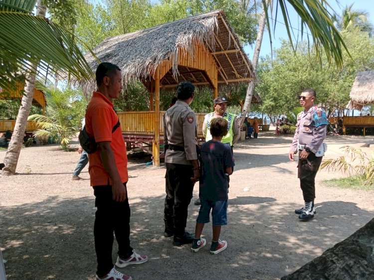 Giat Pengamanan Arus Wisata di Objek Wisata Pantai Air Asia, Alok Barat Oleh Personil Polsek Alok