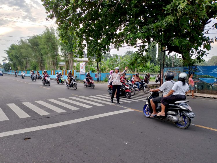 Wujud Nyata Pelayanan Satlantas Polres Sikka Gelar Strong Point Pagi