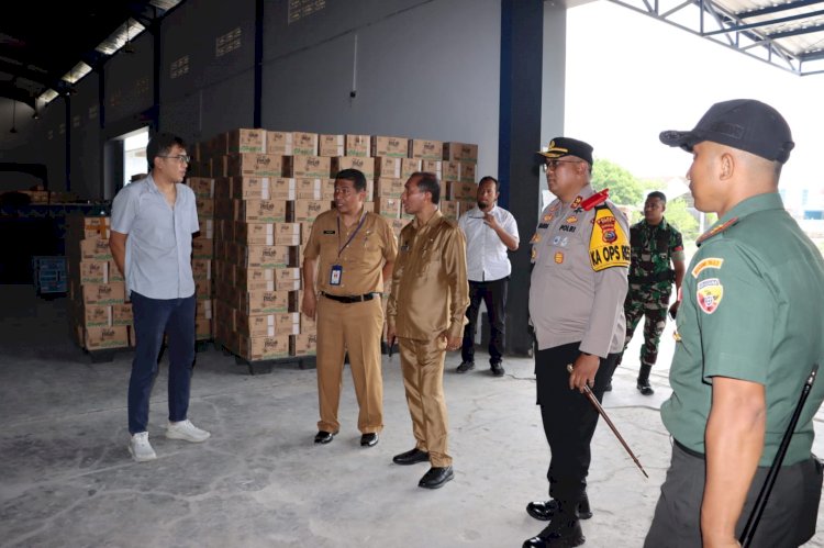 Kapolres bersama Forkopimda Kab. Sikka Sidak Harga Sembako di Maumere