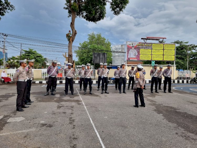 Kasat Lantas Pimpin Apel Pagi dan Kamseltibcarlantas di Wilayah Kabupaten Sikka