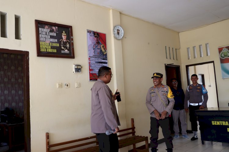 Giat Kunjungan Pengecekan Kesiapan Personil Polsek Alok Menjelang Pemilu 14 Februari 2024 Oleh Kapolres Sikka.