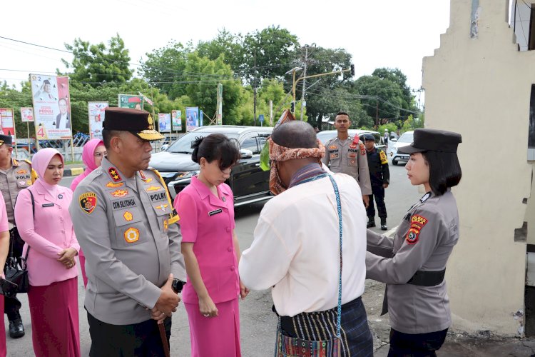 Tiba di Polres Sikka, Kapolda NTT Disambut dengan Sapaan Adat dan Jajar Kehormatan