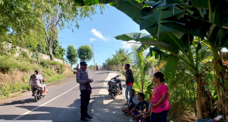 Dalam Menjaga Ketertiban dan Kondusifitas Wilayah. Polsek Bola Polres Sikka Rutin Melaksanakan Kegiatan Patroli.