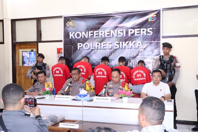 Polres Sikka Gelar Konferensi Pers Kasus Pengeroyokan