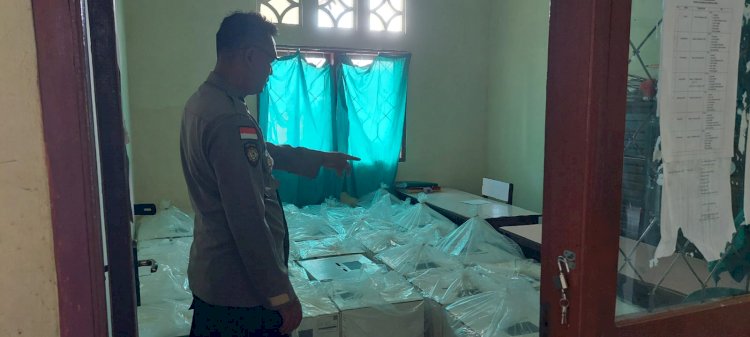PENGAMANAN DAN PENGAWALAN PERGESERAN LOGISTIK PEMILU 2024 DI KECAMATAN HEWOKLOANG
