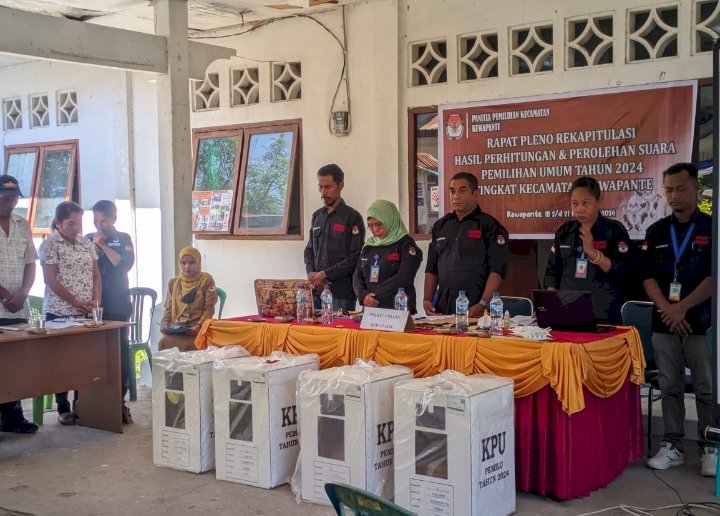 Rapat Pleno Rekapitulasi Penghitungan Suara Pemilu Serentak Tahun 2024 di Kecamatan Kewapante