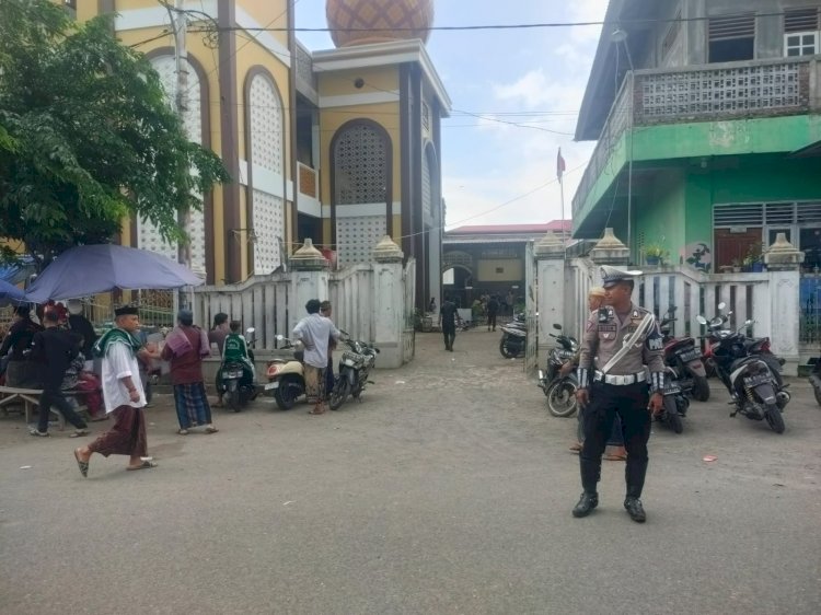 Patroli Sat Lantas Polres Sikka Ciptakan Kenyamanan dan Keamanan di Tempat Ibadah