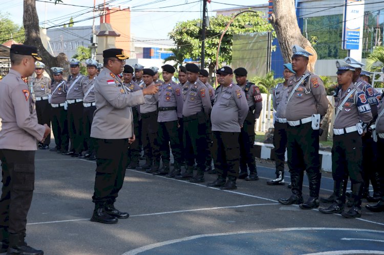 Polres Sikka Kerahkan Puluhan Personil Amankan Jalannya Rapat Pleno Penghitungan Suara Pemilu 2024
