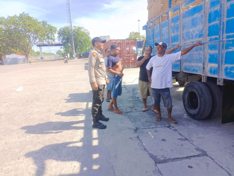 Patroli Rutin Piket Jaga Pos KPPP Laut Polsek Alok di Pelabuhan Maumere dan Wuring