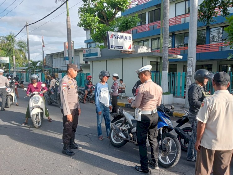 Hari Ke-Lima Sat Lantas Polres Sikka Lakukan Penertiban Dan Himbauan Tertib Berlalu Lintas