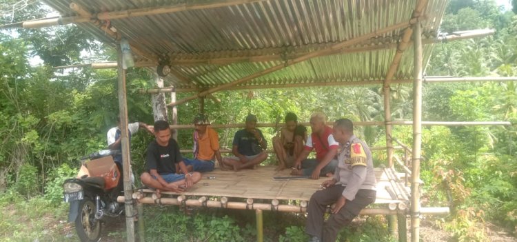 Bhabinkamtibmas Iligai Lakukan Patroli Dialogis untuk Pererat Hubungan dengan Masyarakat