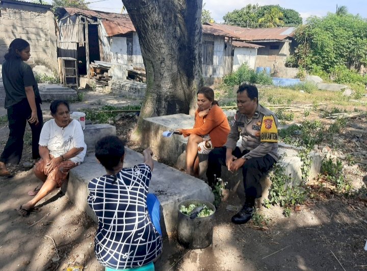 Bhabinkamtibmas Wairotang Melaksanakan Kegiatan Patroli Dialogis : Membangun Kedekatan dengan Masyarakat