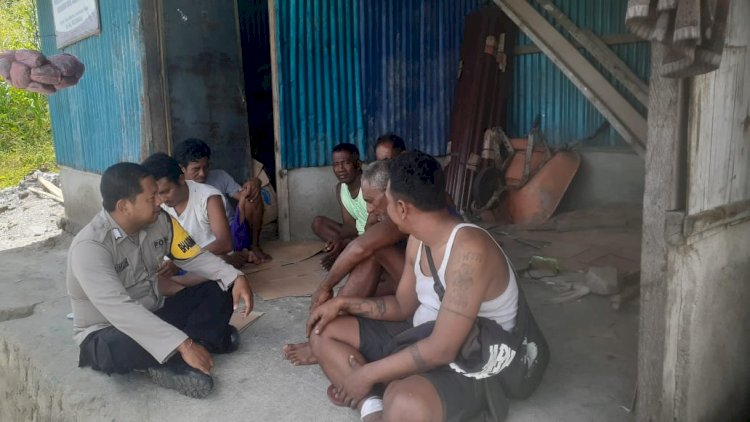 Sambang Diaogis Bhabinkamtibmas Kunjungi Rumah Warga Sampaikan Pesan Kamtibmas