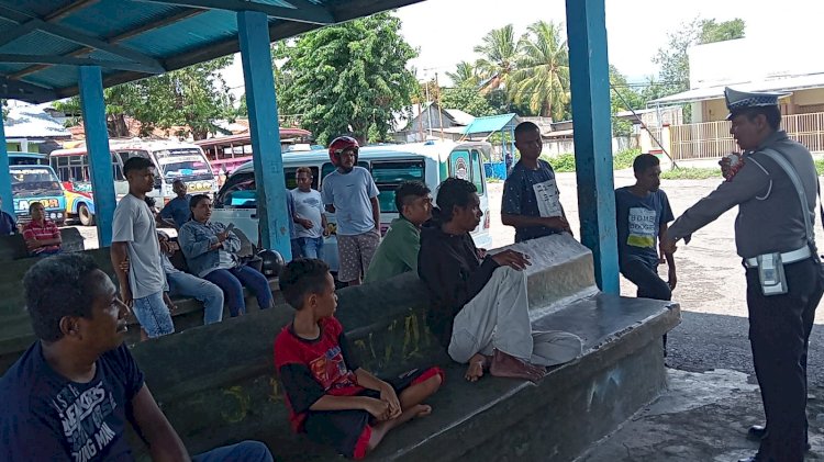 Jaga Kamseltibcarlantas, Sat Lantas Himbau Masyarakat di Terminal Lokaria Untuk Tertib Berlalulintas