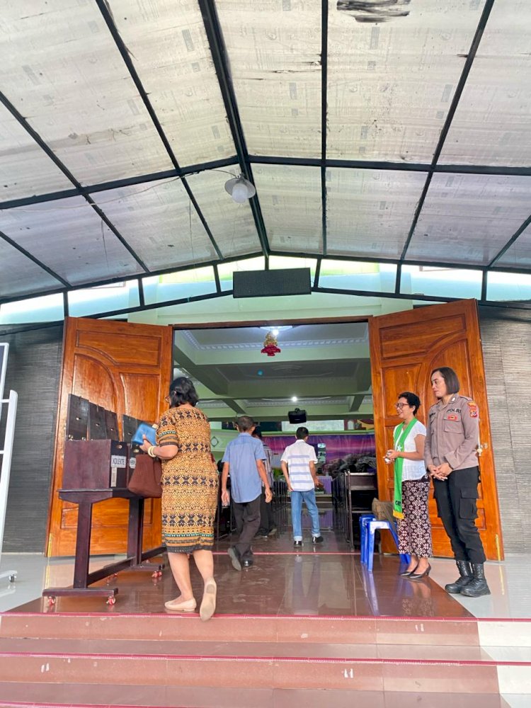Kegiatan Pengamanan Ibadah Gereja GMIT Kalvari Maumere dalam Rangka Ops Semana Santa