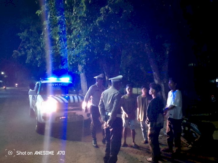 SATUAN LALU LINTAS POLRES SIKKA RUTIN MELAKSANAKAN PATROLI LAMPU BIRU