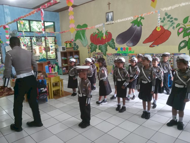 Pelaksanaan DIKMAS LANTAS Polisi Cilik di TKK SANG TIMUR MAUMERE: Membangun Kesadaran Keselamatan Berlalu Lintas